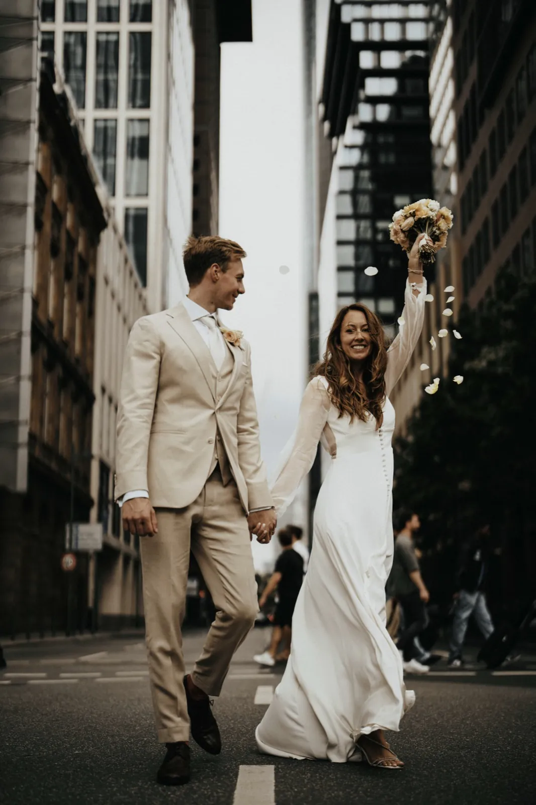 Drohnenaufnahmen bei der Hochzeit: Was ist erlaubt, was lohnt sich?